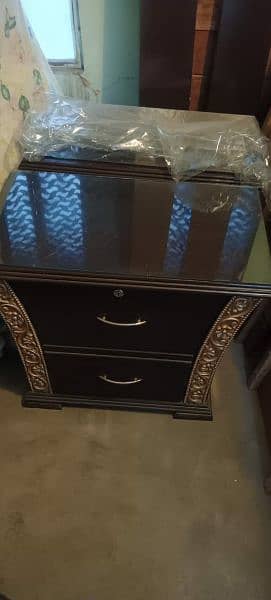 bad shangar maiz two side table complete set just 20 day use solid 6