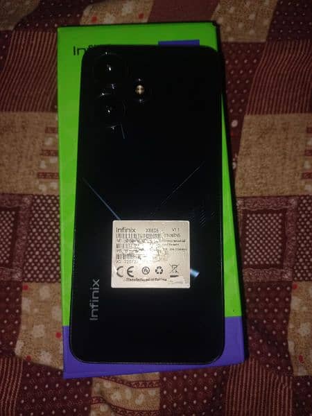 Infinix hot 30 Play all ok condition 10by ha 4+4/64 3