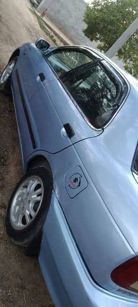 Suzuki Baleno 2001 family car 9