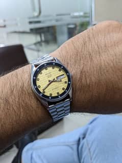 Seiko Vintage Yellow Automatic watch (rare to find)