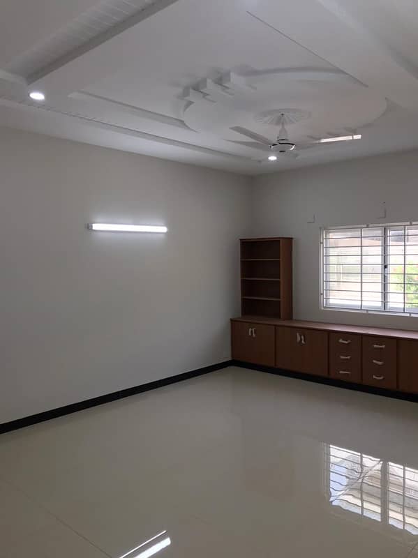 BRAND NEW LOWER PORTION FOR RENT IN G14. . G14 ISB 5