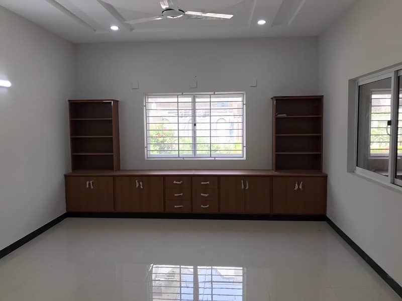 BRAND NEW LOWER PORTION FOR RENT IN G14. . G14 ISB 6