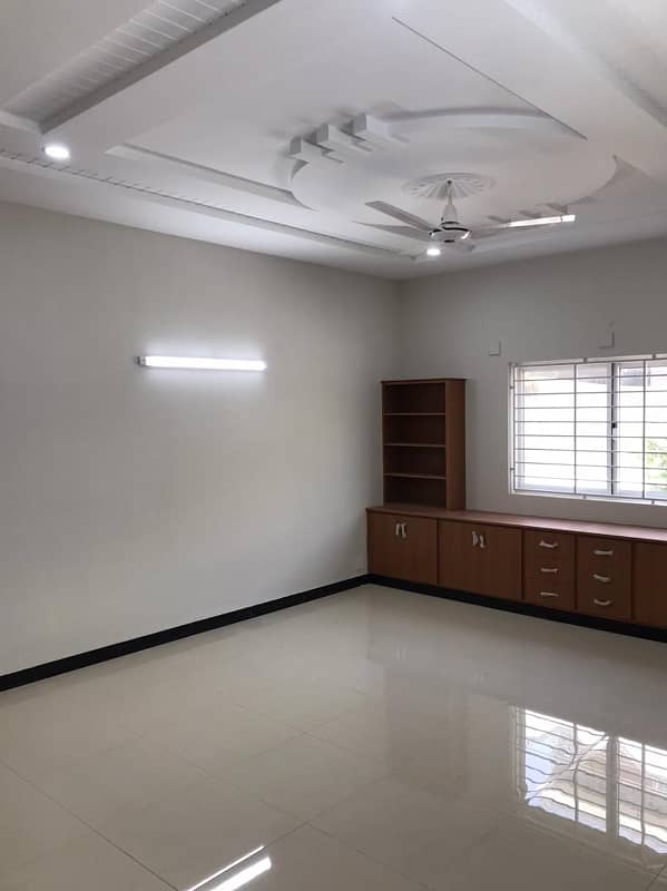 BRAND NEW LOWER PORTION FOR RENT IN G14. . G14 ISB 8