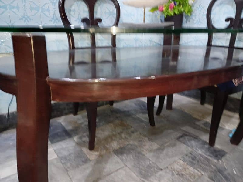 dinning table good condition 10/10 weight 40 kg khud tyar krwae 1