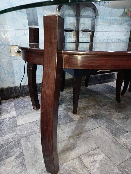 dinning table good condition 10/10 weight 40 kg khud tyar krwae 2