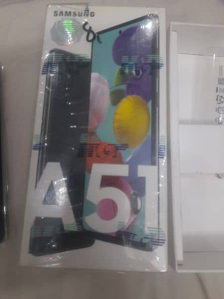SAMSUNG A51 with box 8/128 1