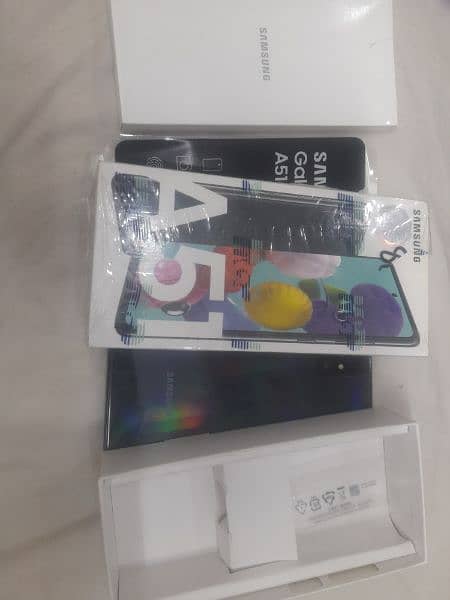SAMSUNG A51 with box 8/128 2