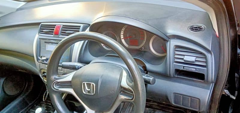 Honda City 1.3 menual model 2011.165000 drivin best condition 9