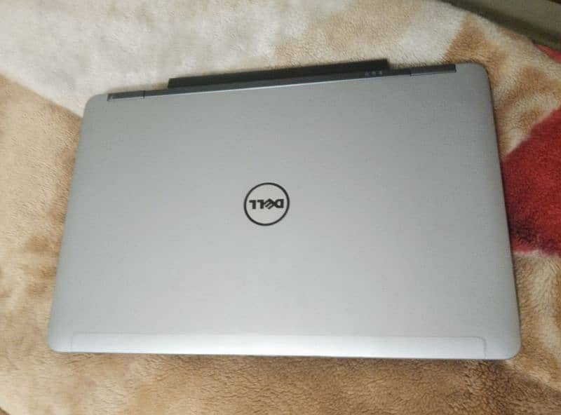 Dell Laptop core i. 7 4th generation. 6