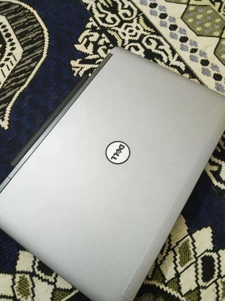 Dell Laptop core i. 7 4th generation. 7
