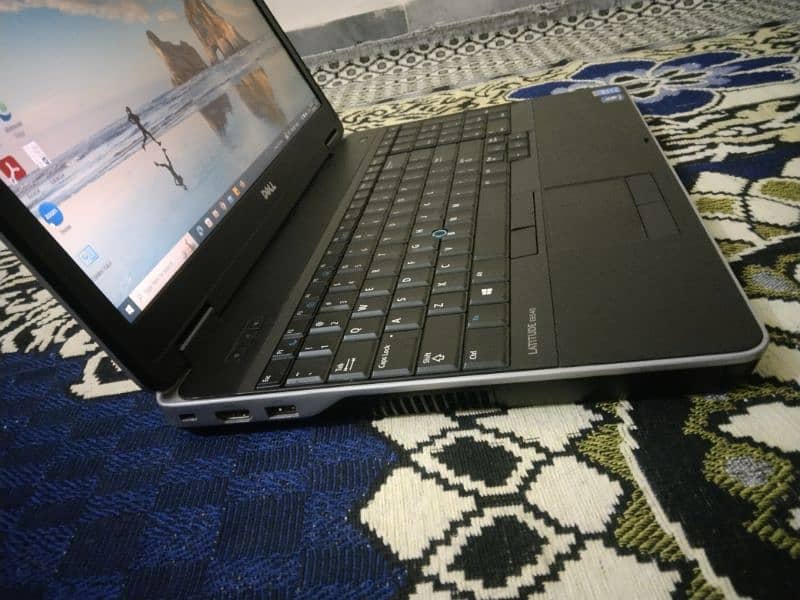 Dell Laptop core i. 7 4th generation. 1