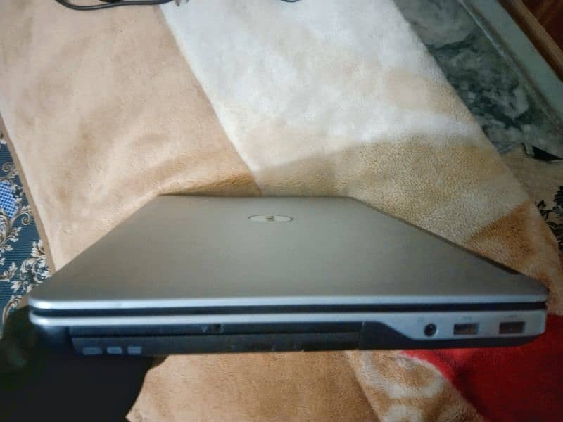 Dell Laptop core i. 7 4th generation. 10