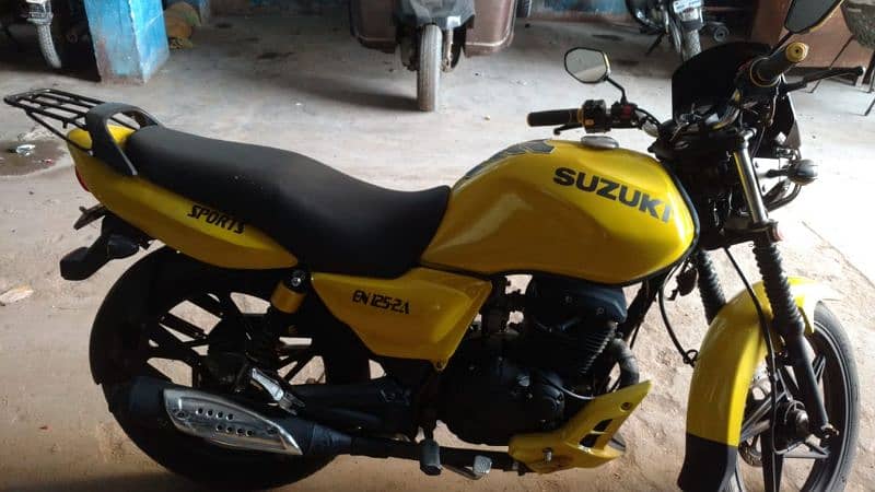 Suzuki EN125-2A 10