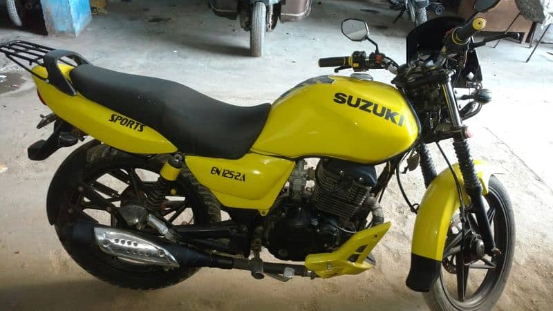 Suzuki EN125-2A 11