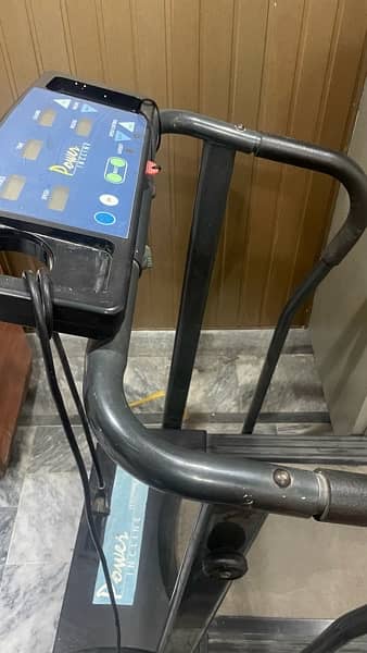 Treadmill with safety key 3