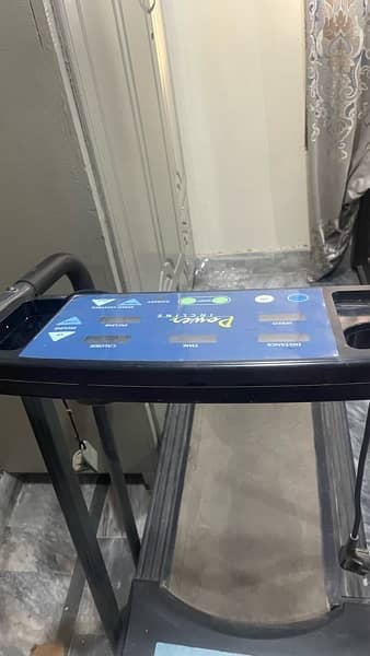 Treadmill with safety key 4