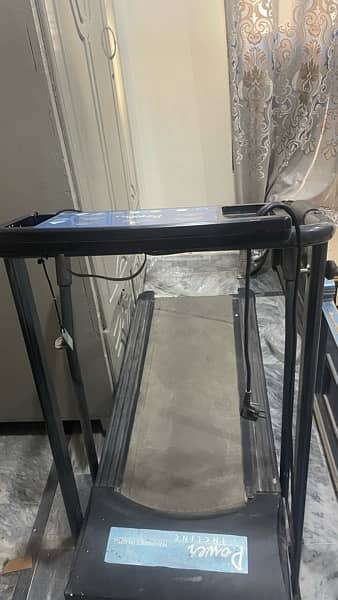 Treadmill with safety key 5