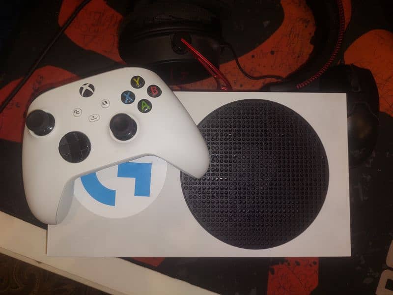 Xbox series s 512GB with box and controller 1