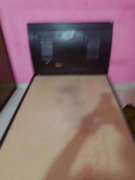 i am selling my wooden singl bad with mattress 3