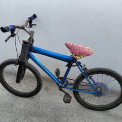 Urgent sale Kids bicycle age 8 to 12 few months used condition 9/10