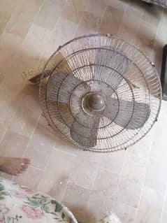 (0|3|3|6|3|0|3|9|1|7|9) Bracket fan in a good and working condition
