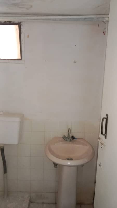 Highly-Desirable 350 Square Feet Flat Available In Gulistan-e-Jauhar - Block 19 2