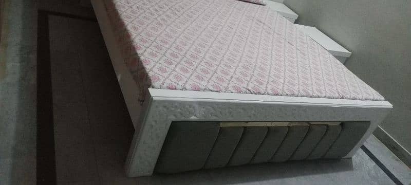 Bed and dressing table vanity for sale 1