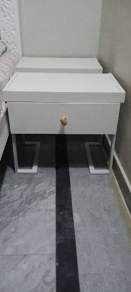 Bed and dressing table vanity for sale 4