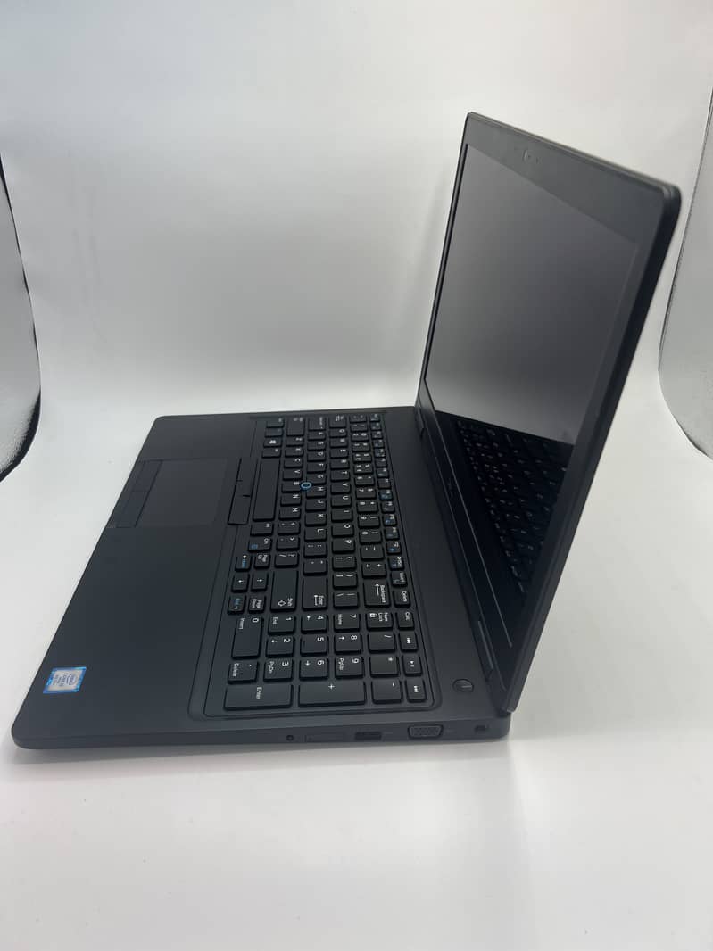 Dell Latitude 5590 - I7 8th Gen - 8 GB RAM DDR4 - 256 GB SSD 2