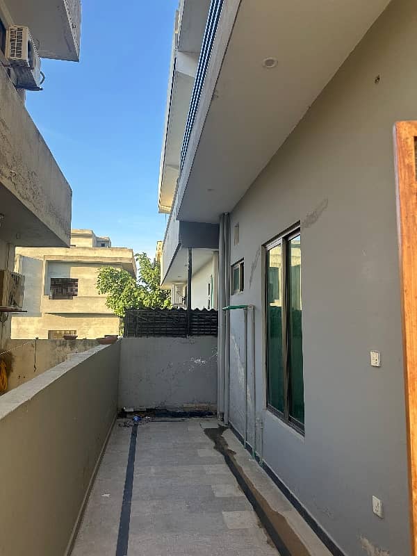 Ground portion for rent Street 30 10