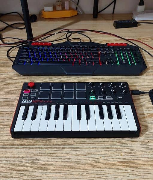Akai MPK Mini MKII 25-Key MIDI Keyboard 1
