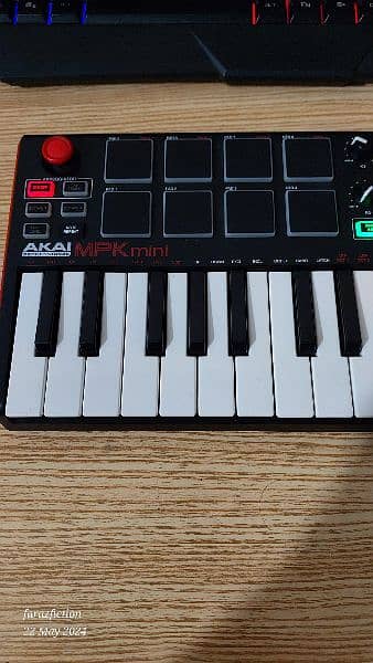 Akai MPK Mini MKII 25-Key MIDI Keyboard 3