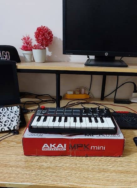 Akai MPK Mini MKII 25-Key MIDI Keyboard 7