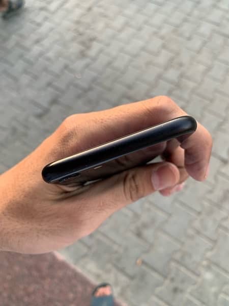 Iphone SE 2020  (128GB) Factory unlock 3