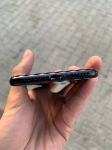 Iphone SE 2020  (128GB) Factory unlock 4