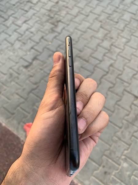 Iphone SE 2020  (128GB) Factory unlock 5