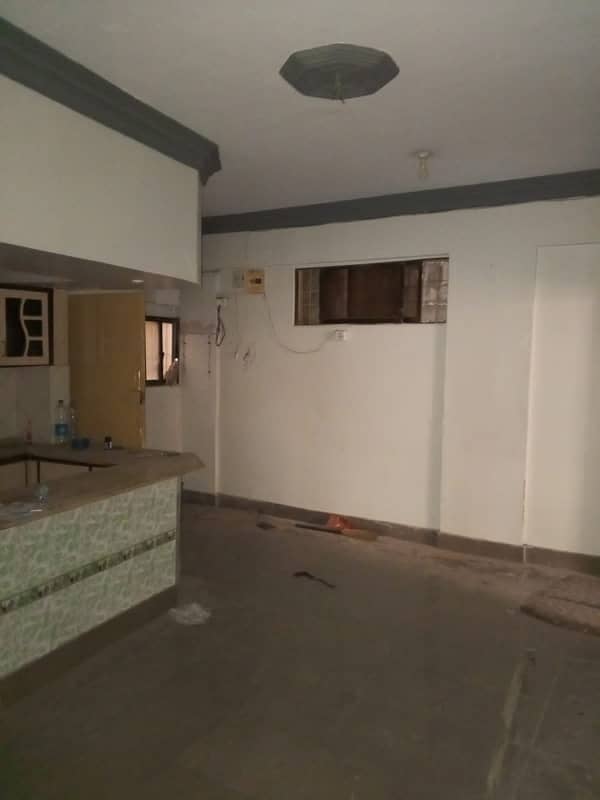For Sale 2 Bed 1 Drawing 1 Lounge 1050 Sq Fit 3rd Floor Corner Flat Both Side Windows Both Side Gallery West Ppen Car Carking/Security Guard on Gate no Loadshadding 24 Hours Sweet Water For Contact 03333659396 2