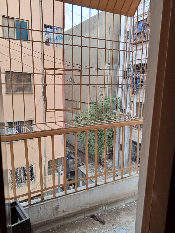 For Sale 2 Bed 1 Drawing 1 Lounge 1050 Sq Fit 3rd Floor Corner Flat Both Side Windows Both Side Gallery West Ppen Car Carking/Security Guard on Gate no Loadshadding 24 Hours Sweet Water For Contact 03333659396 8