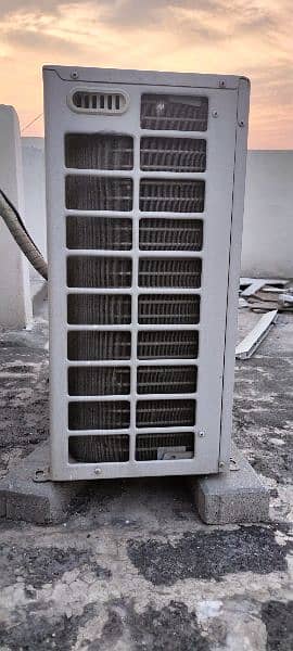 2 ton LG GOLD SPLIT AC 4