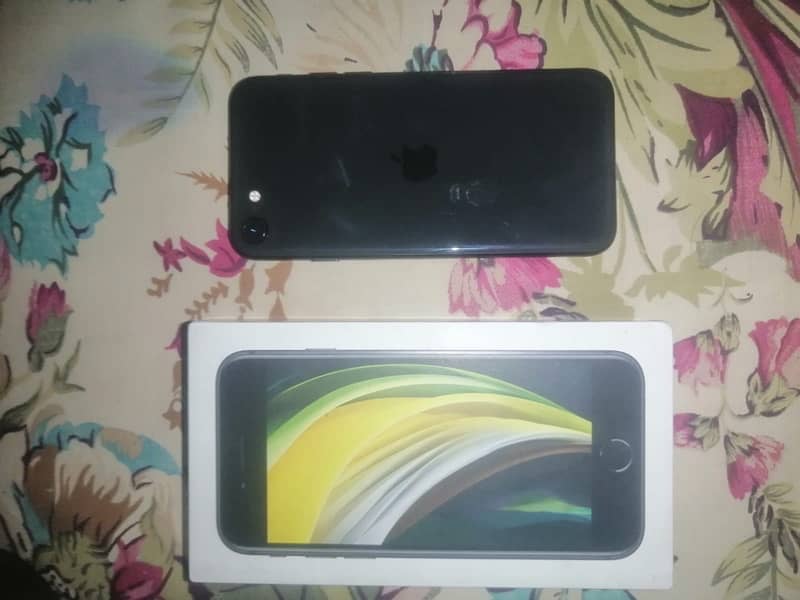 IPhone SE 2020 with box ≈ iPhone 11 1