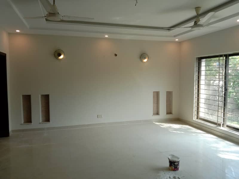 1Kanal Super Marvel's Bungalow For Sale in DHA Phase 3 3