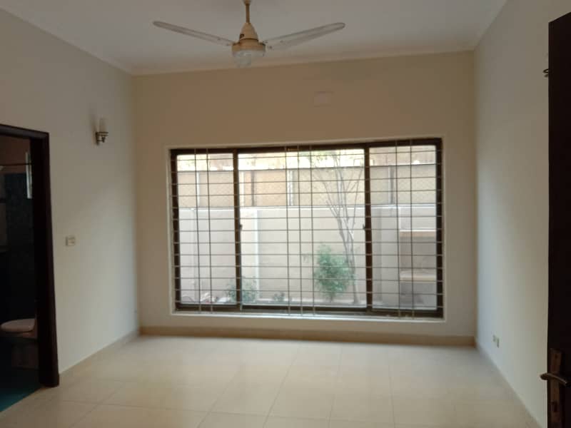 1Kanal Super Marvel's Bungalow For Sale in DHA Phase 3 10