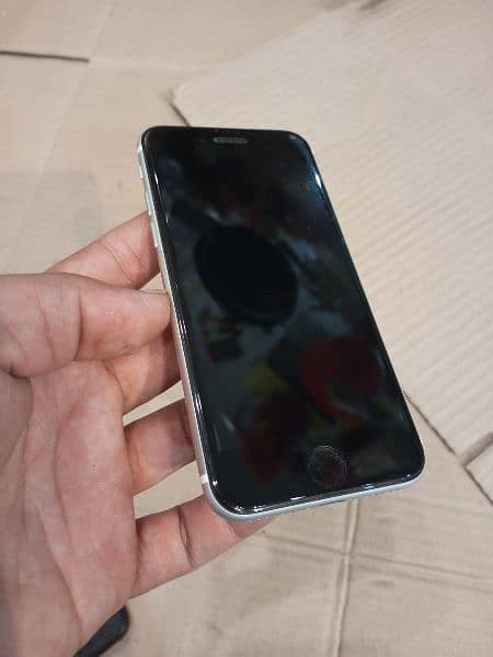 apple( I phone SE)  JV 10 by 10 condition bettry health 85 1