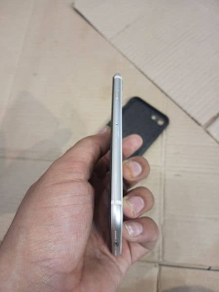 apple( I phone SE)  JV 10 by 10 condition bettry health 85 4