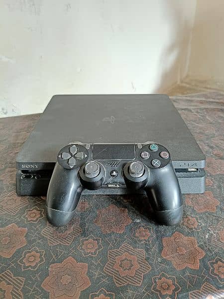 Play station 4 urgent sale with 2 games 2