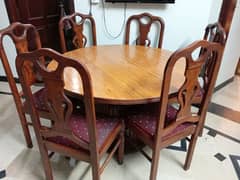 round dining table and chairs 0