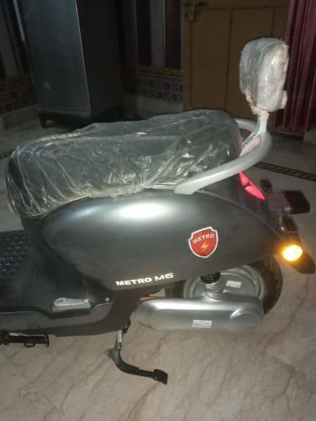 metro m6 electric scooter urgent for sale 8