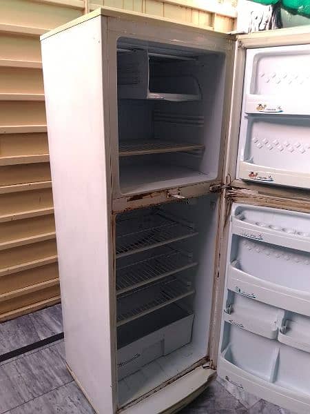 PEL refrigerator in good working condition 2