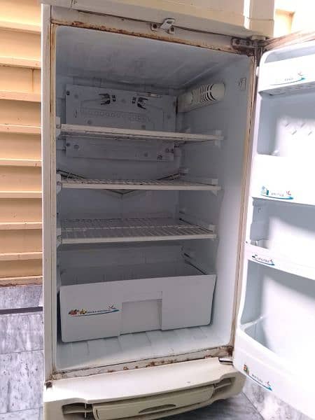 PEL refrigerator in good working condition 4
