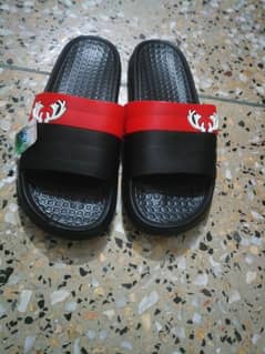 slides/slippers 0